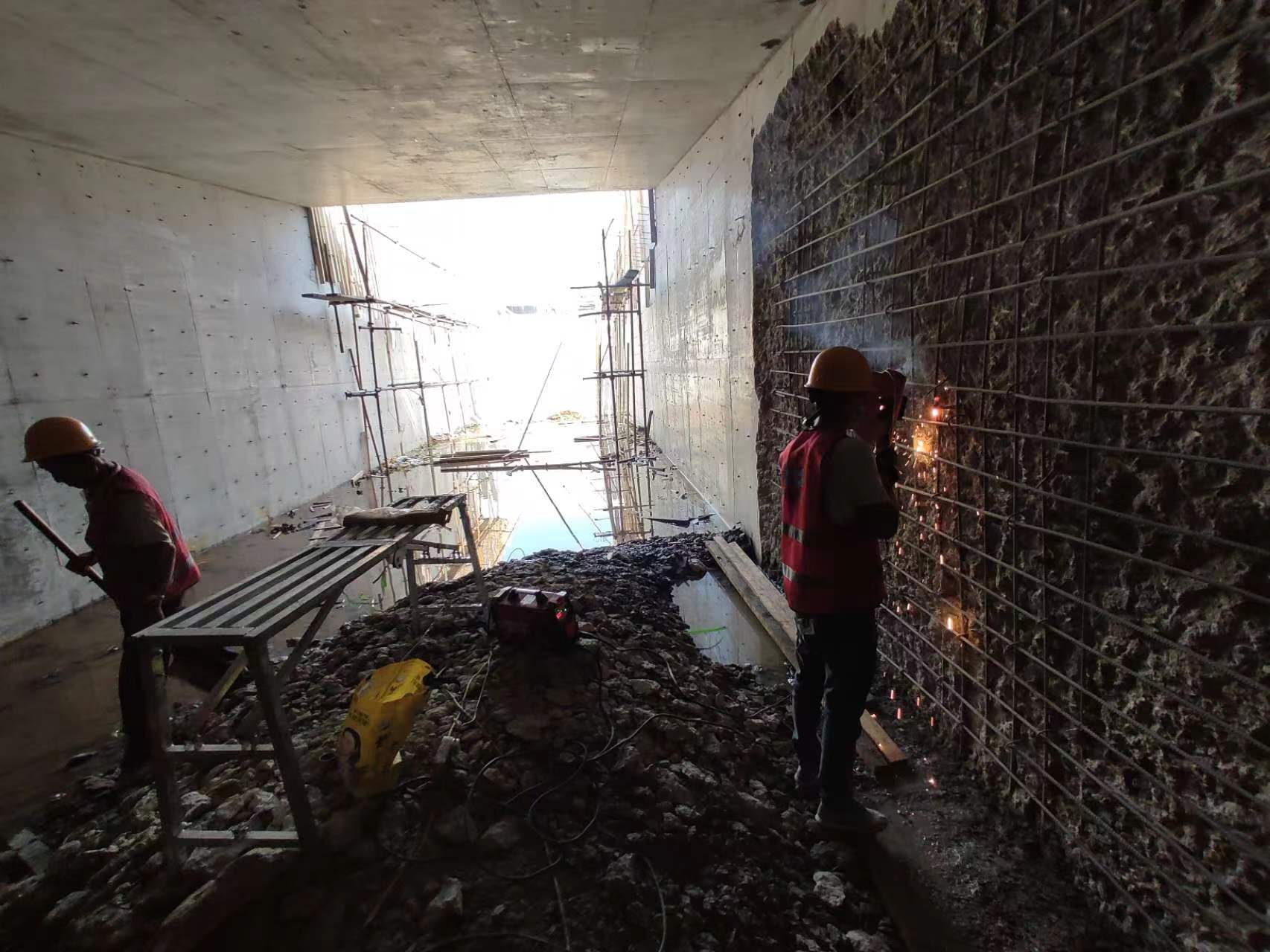 沁县挖断承重墙导致楼体开裂，加固施工方案出炉